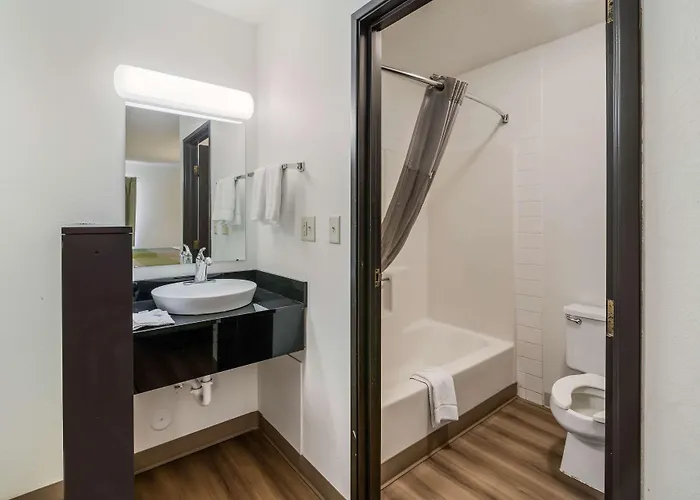 Dakota Hotel 2*